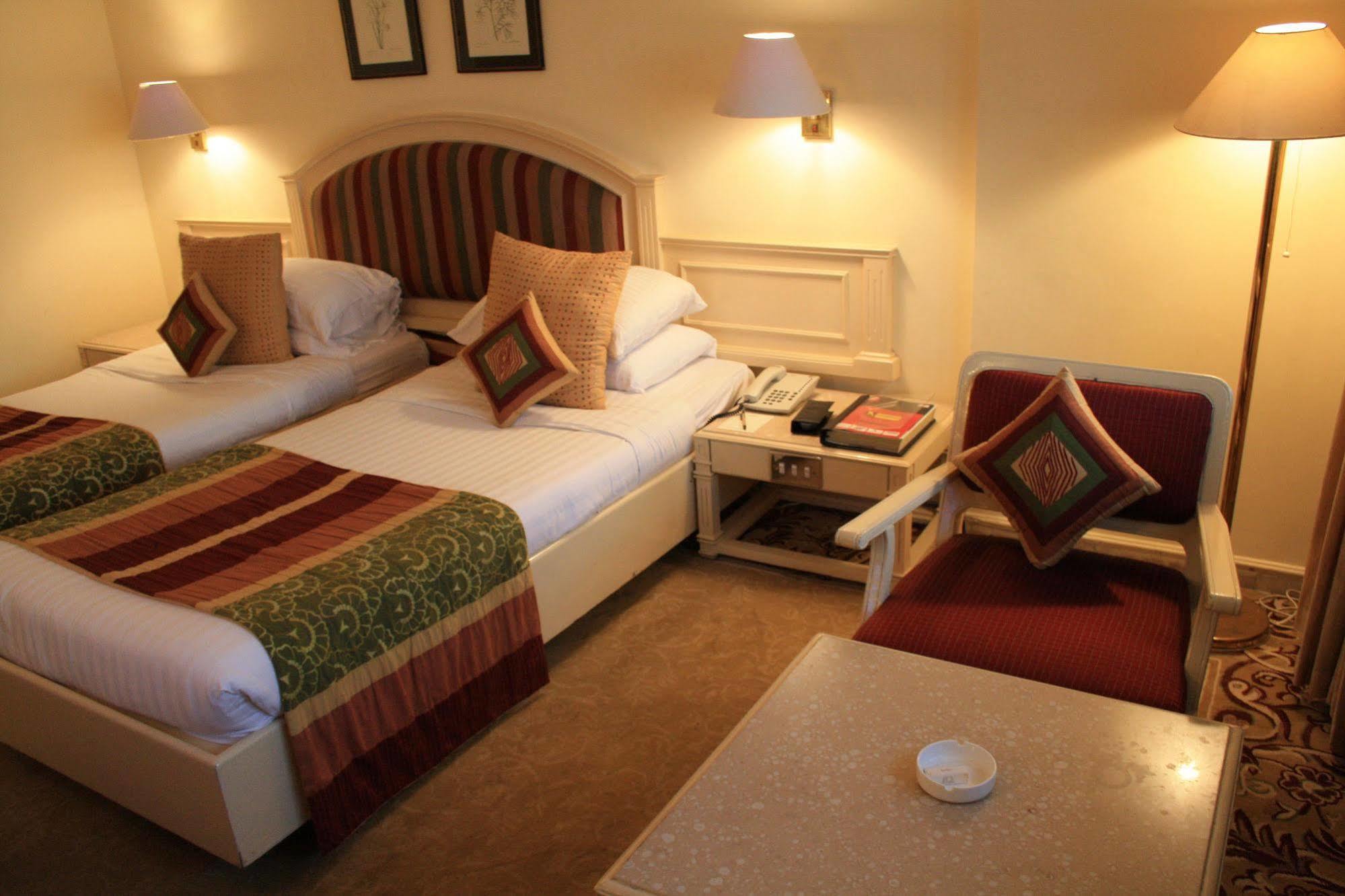 Hotel Bawa International Mumbai Luaran gambar