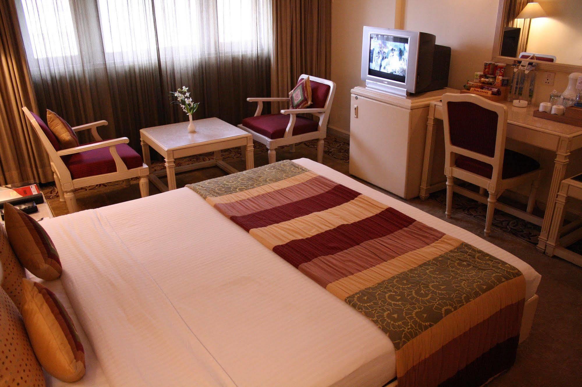 Hotel Bawa International Mumbai Luaran gambar